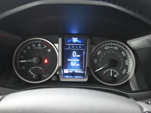 Used 2022 Toyota Tacoma SR5 w/ Technology Package image 10