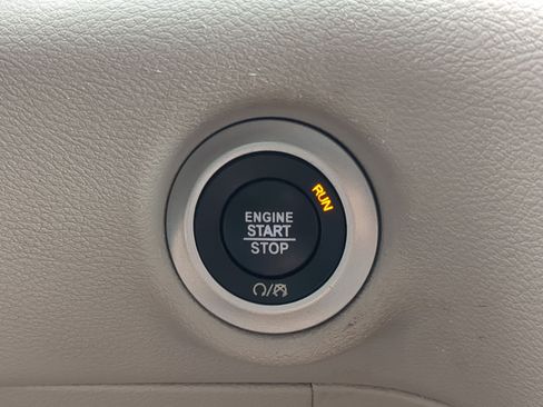 Used 2022 Chrysler Pacifica Touring-L FWD image 21