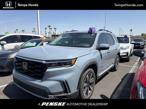 Used 2025 Honda Pilot Touring image 1