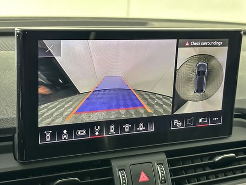 Used 2023 Audi SQ5 Prestige w/ Prestige Package image 19