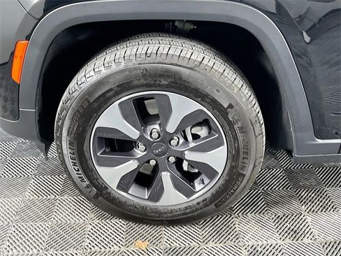 Used 2023 Jeep Grand Cherokee 4WD 4xe image 31