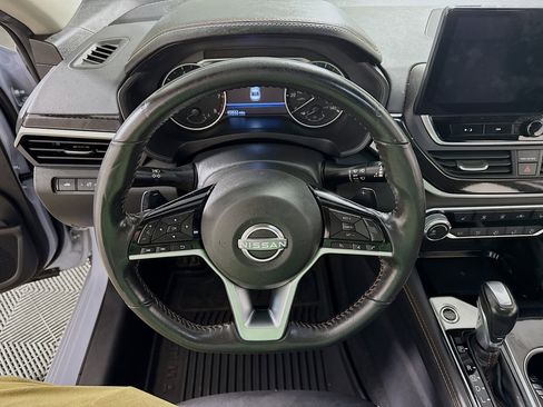 Used 2023 Nissan Altima 2.5 SR w/ SR Premium Package image 16