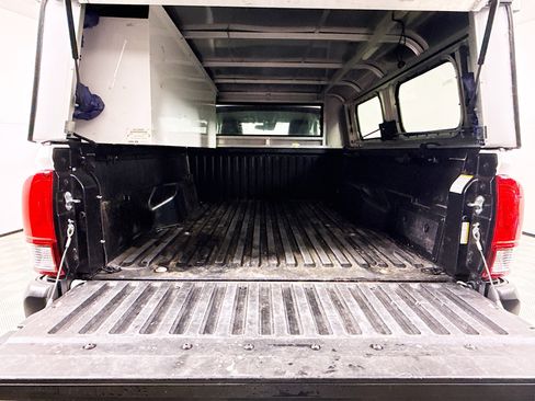 Used 2022 Toyota Tacoma SR image 32