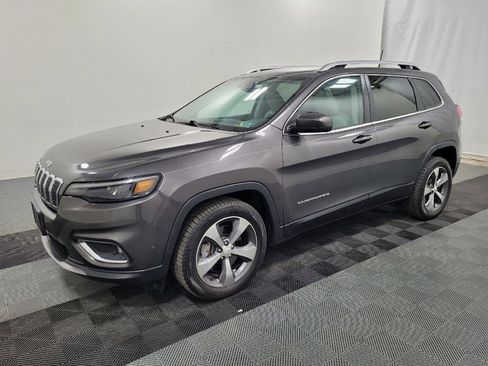 Used 2019 Jeep Cherokee Limited w/ Luxury Group image 2