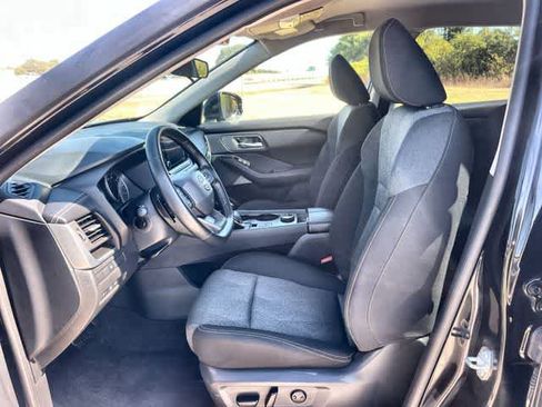 Used 2025 Nissan Rogue SV AWD/4WD image 11