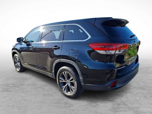 Used 2019 Toyota Highlander LE FWD image 6