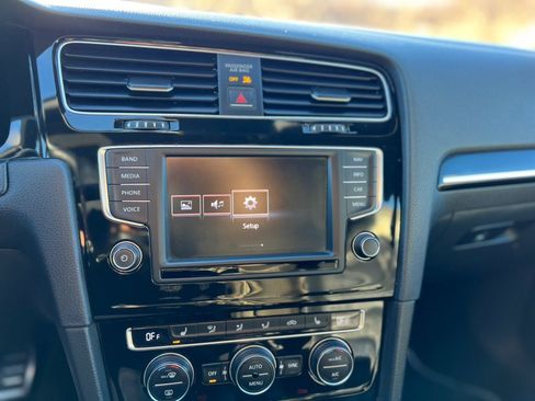 Used 2016 Volkswagen Golf 4-Door image 23