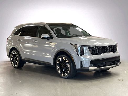 Used 2025 Kia Sorento SX FWD image 2