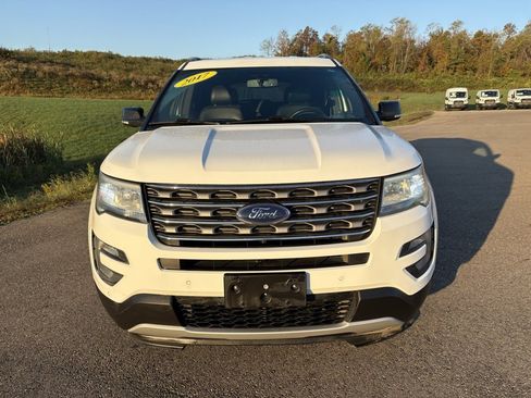 Used 2017 Ford Explorer XLT w/ Equipment Group 202A image 8