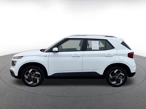 Used 2025 Hyundai Venue SEL image 9
