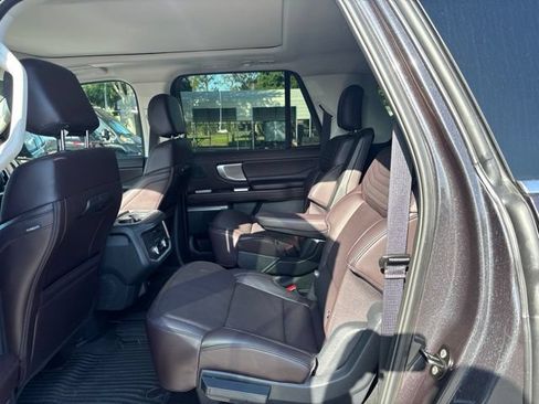 Used 2025 Ford Expedition Max Platinum w/ Platinum Ultimate Package AWD/4WD image 10