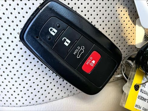 Used 2020 Toyota Highlander Limited image 14