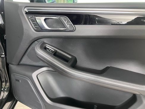 Certified 2022 Porsche Macan S AWD/4WD image 18