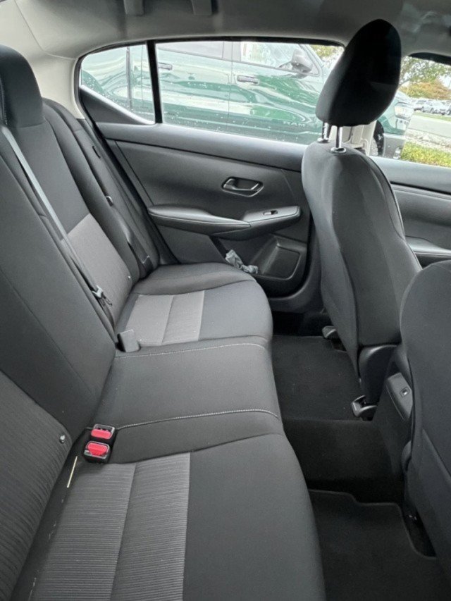 Used 2024 Nissan Sentra SV FWD image 9