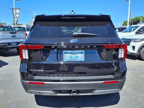 New 2026 Ford Explorer Active w/ Active Comfort Package image 3