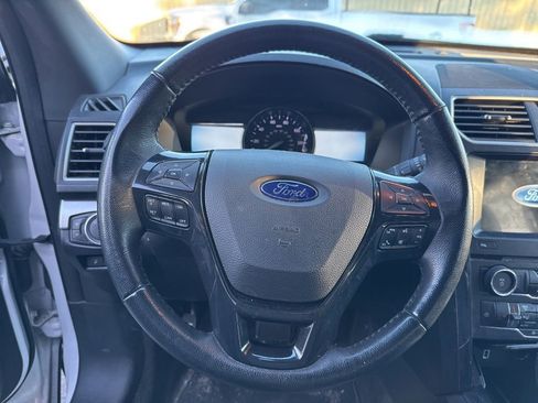 Certified 2017 Ford Explorer XLT w/ Equipment Group 202A image 10