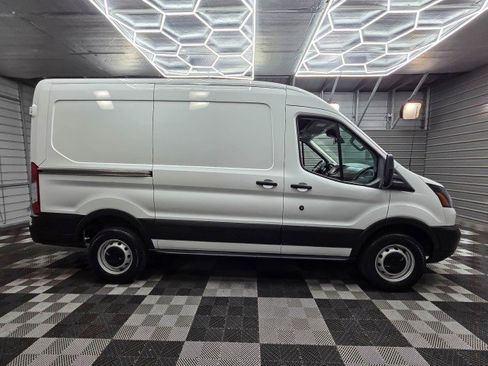 Used 2019 Ford Transit 250 130 Medium Roof RWD image 9