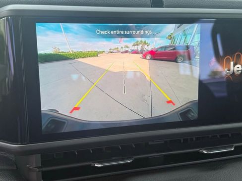 Certified 2025 Jeep Gladiator Sport image 15