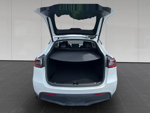 Used 2023 Tesla Model Y Performance AWD/4WD image 18