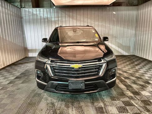 Used 2023 Chevrolet Traverse LT image 3