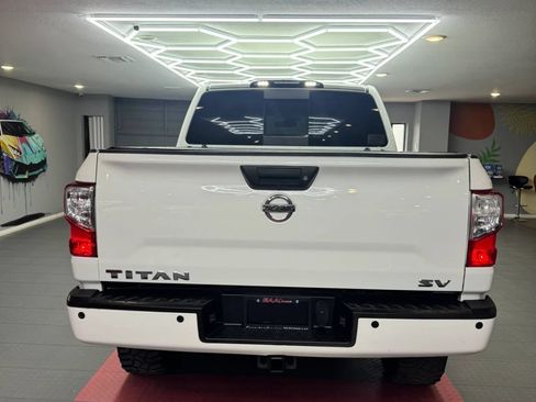 Used 2017 Nissan Titan SV RWD image 7