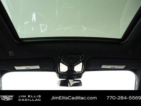 Used 2022 BMW X7 M50i image 19