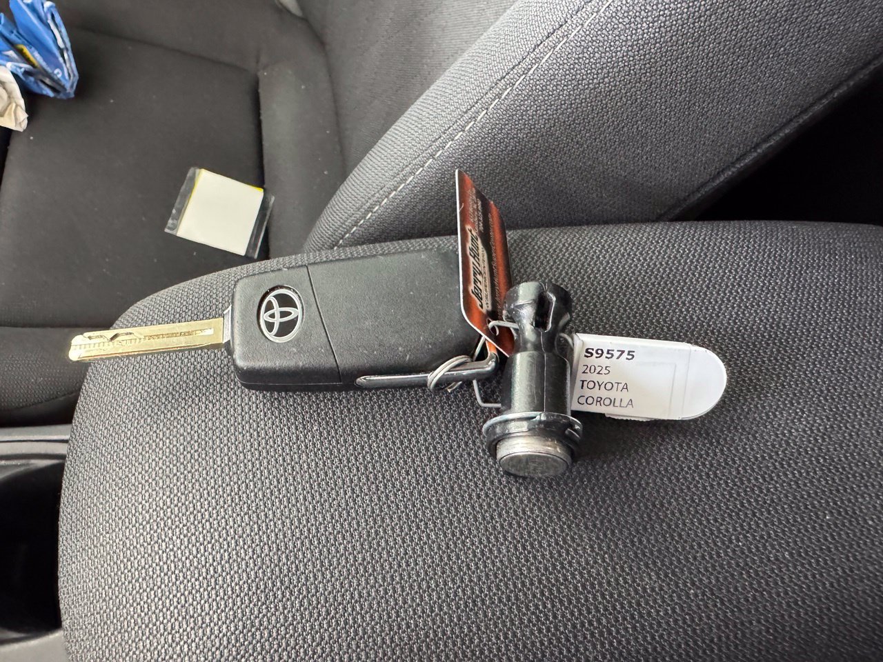 Used 2025 Toyota Corolla LE FWD image 3