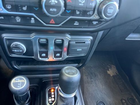 Used 2022 Jeep Wrangler Sport AWD/4WD image 19