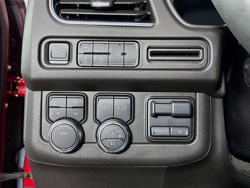 Certified 2023 GMC Yukon SLT w/ SLT Premium Package AWD/4WD image 12