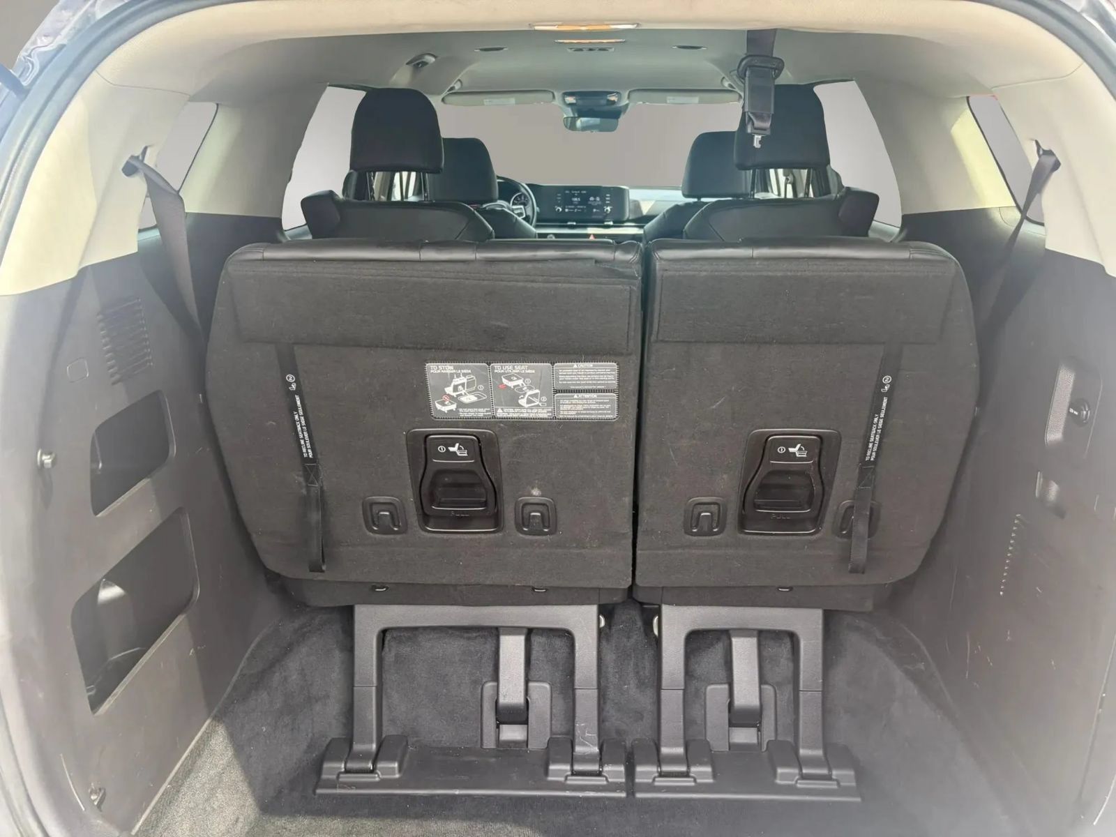 Used 2022 Kia Carnival LX FWD image 28