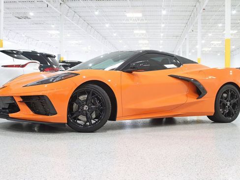 Used 2022 Chevrolet Corvette Stingray Premium Conv w/ Z51 Performance Package RWD image 2