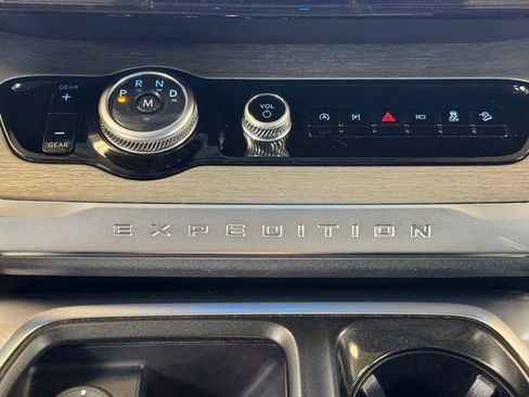 Used 2025 Ford Expedition Max Platinum AWD/4WD image 40