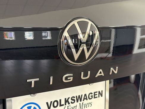 Used 2024 Volkswagen Tiguan SE FWD image 34