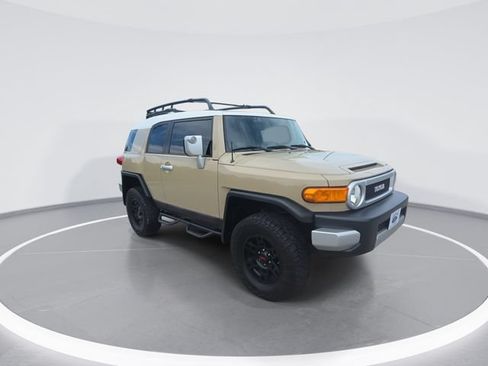 Used 2014 Toyota FJ Cruiser 4WD w/ Upgrade Package image 2