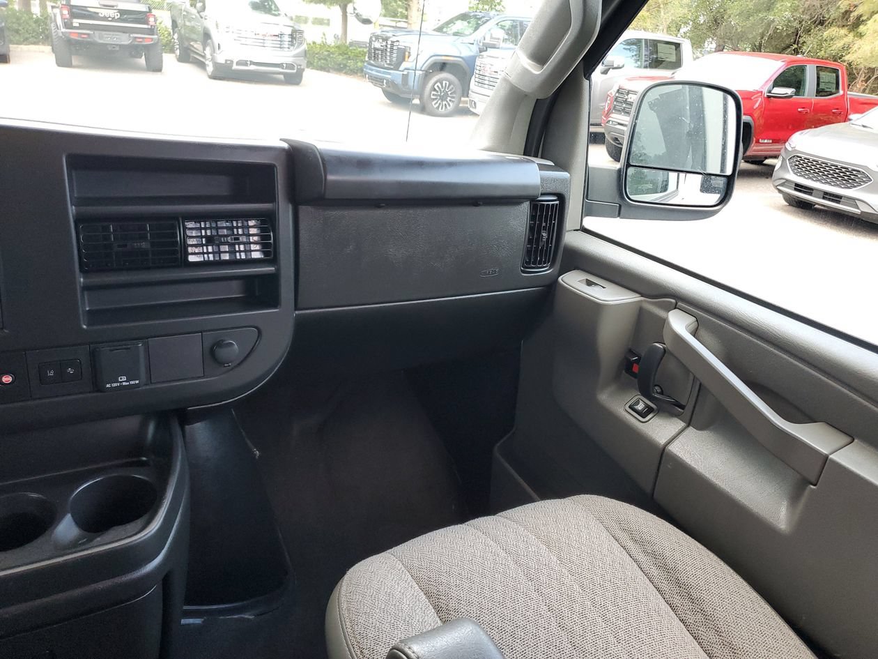 Used 2025 Chevrolet Express 3500 LT w/ LT Preferred Equipment Group RWD image 14