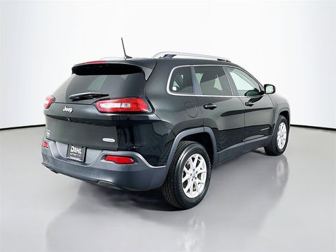 Used 2017 Jeep Cherokee Latitude w/ Cold Weather Group image 11