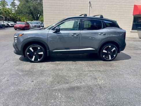 Used 2025 Nissan Kicks SR FWD image 2