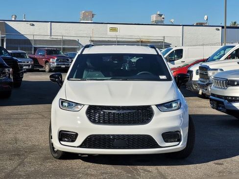 New 2026 Chrysler Pacifica Select w/ S Appearance Package image 2