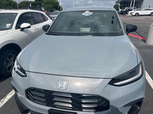 Certified 2025 Honda HR-V Sport image 2