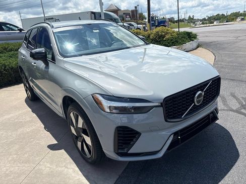 Certified 2025 Volvo XC60 T8 Plus w/ Protection Package Premier AWD/4WD image 4