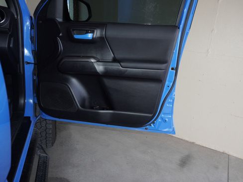 Used 2021 Toyota Tacoma TRD Off-Road image 42