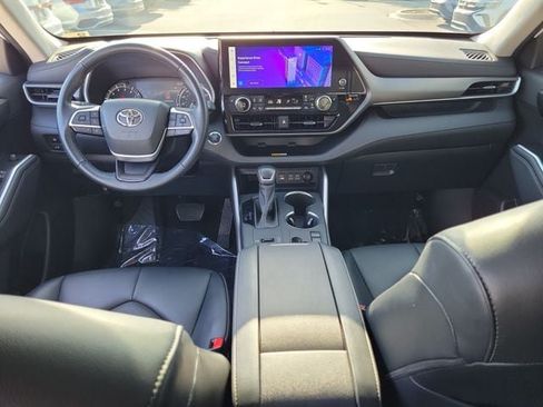 Used 2023 Toyota Highlander XLE FWD image 15