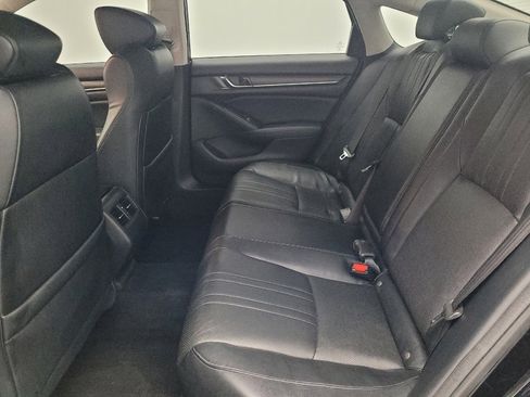 Used 2018 Honda Accord Touring image 18