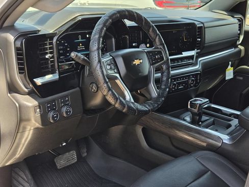 Used 2022 Chevrolet Silverado 1500 LTZ AWD/4WD image 32