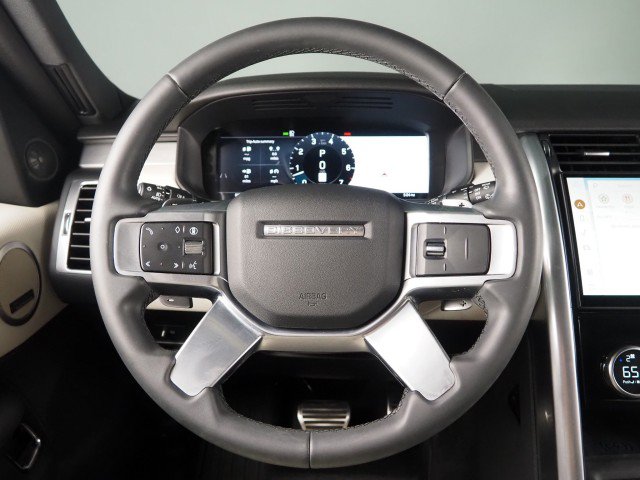 Used 2024 Land Rover Discovery Dynamic SE AWD/4WD image 18