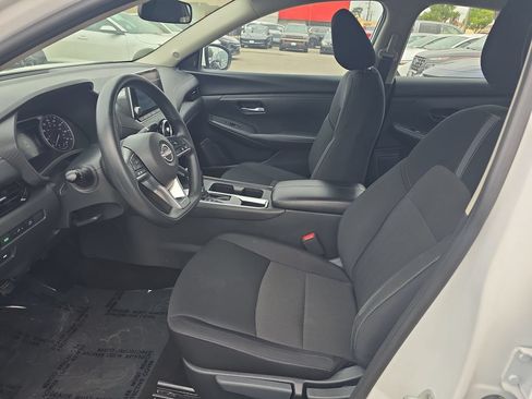 Used 2025 Nissan Sentra SV FWD image 9