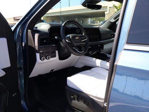 New 2025 Chevrolet Suburban Premier image 14