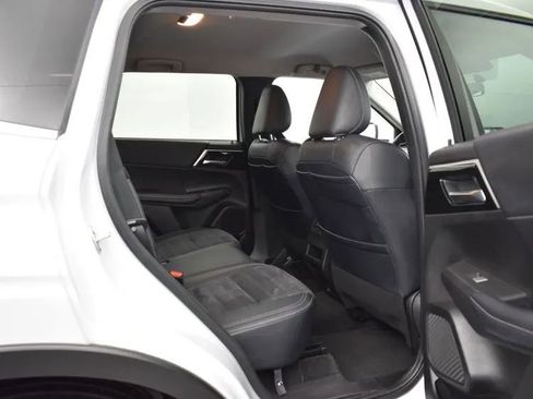 Used 2024 Mitsubishi Outlander FWD image 18