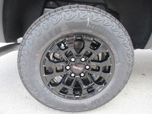 New 2026 GMC Canyon Elevation w/ Convenience Package RWD image 8