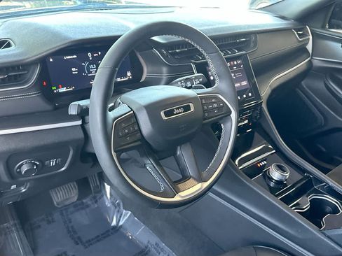 Used 2023 Jeep Grand Cherokee Altitude AWD/4WD image 13